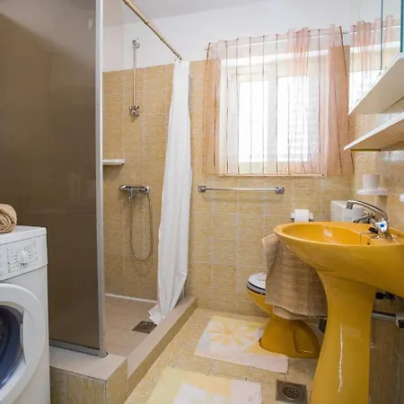 Seaside Apartment *